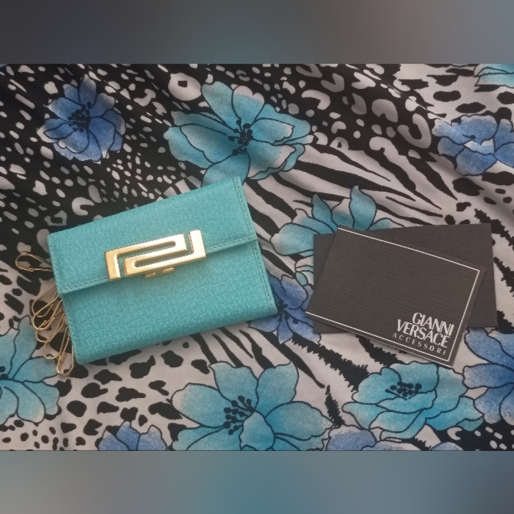 ❤️NWT GIANNI VERSACE TURQUOISE PEBBLE LEATHER 6 KEY HOLDER ID WALLET